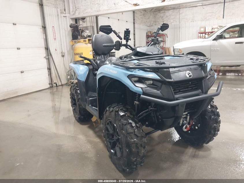 2025 Can-am/ brp Outlander VIN 3JB3PA545SJ000834 IAAI salvage auction — ENGINE DAMAGE, Salvage Title, sold $4,400 on 2026-09-25 (photo 1)