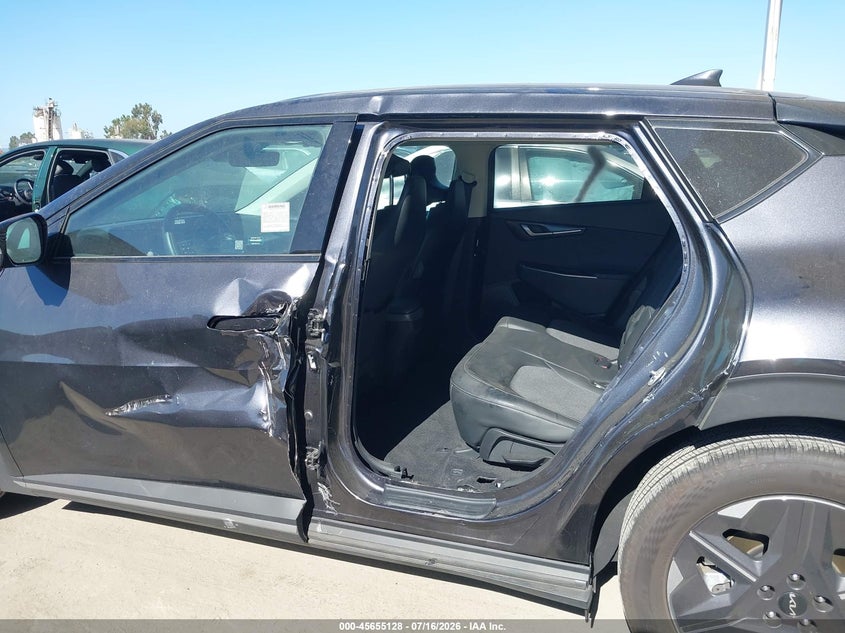 2025 Kia Ev6 VIN 5XYC34JA7SG010833 IAAI salvage auction — SIDE, Salvage Title, sold $11,300 on 2026-08-21 (photo 6)
