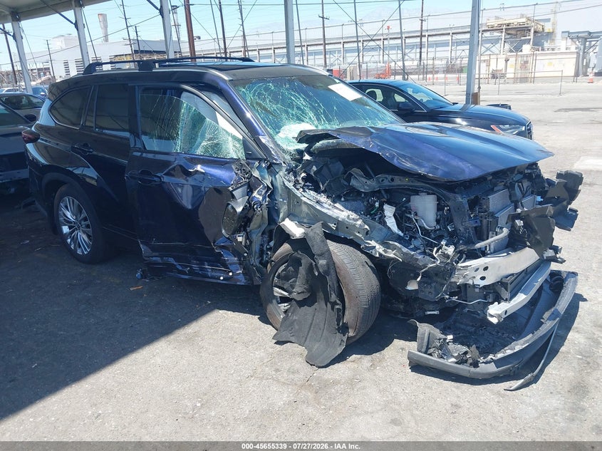 2025 Toyota Highlander VIN 5TDEBRCH2SS689920 — IAAI salvage auction photo