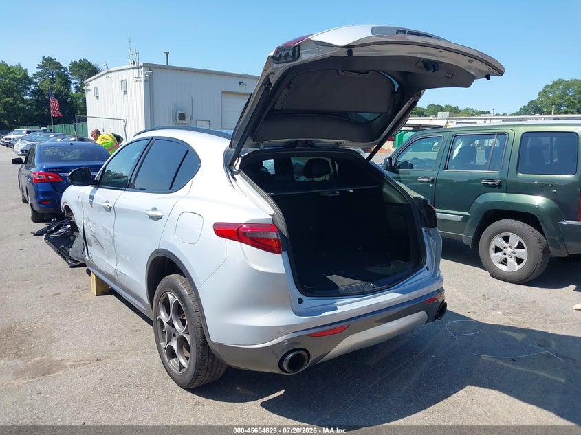 2022 Alfa romeo Stelvio VIN ZASPAKBN8N7D40065 IAAI salvage auction — LEFT SIDE, Wait Title, sold $7,600 on 2026-09-11 (photo 3)
