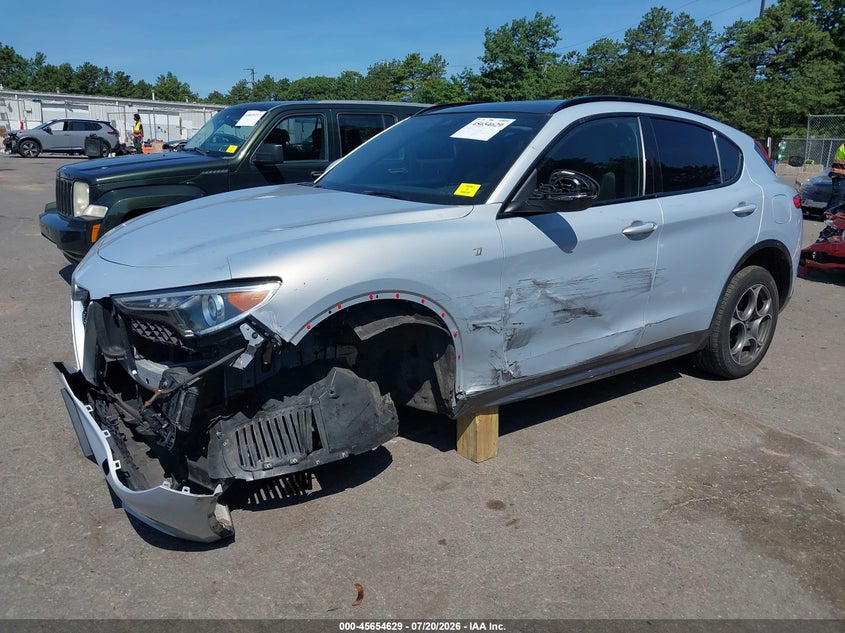 2022 Alfa romeo Stelvio VIN ZASPAKBN8N7D40065 IAAI salvage auction — LEFT SIDE, Wait Title, sold $7,600 on 2026-09-11 (photo 6)