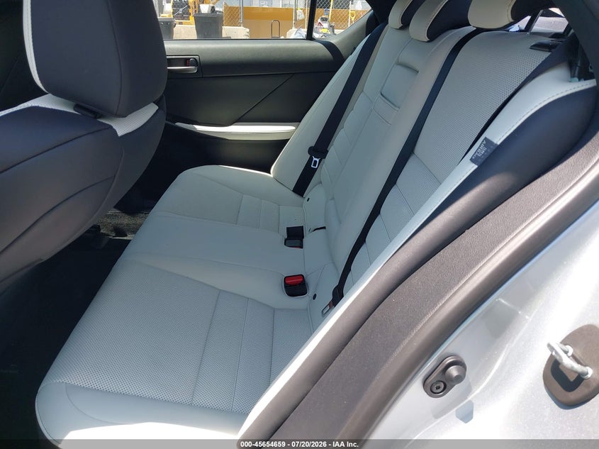 2025 Lexus Is VIN JTHGZ1E27S5043954 IAAI salvage auction — FRONT & REAR, Salvage Title, sold $17,500 on 2026-08-29 (photo 8)
