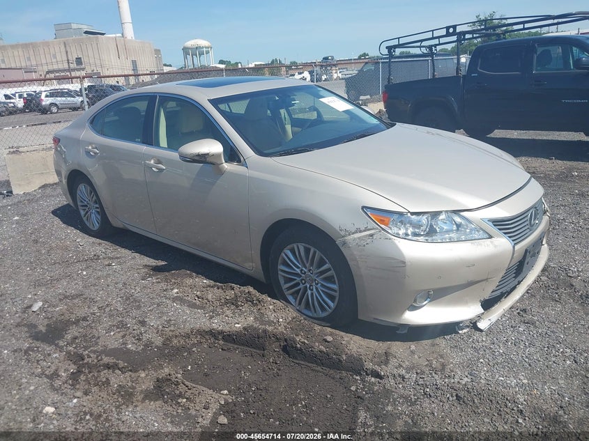 2013 Lexus ES VIN JTHBK1GG9D2067362 IAAI salvage auction — REAR END, Wait Title, sold $1,900 on 2026-08-28 (photo 1)