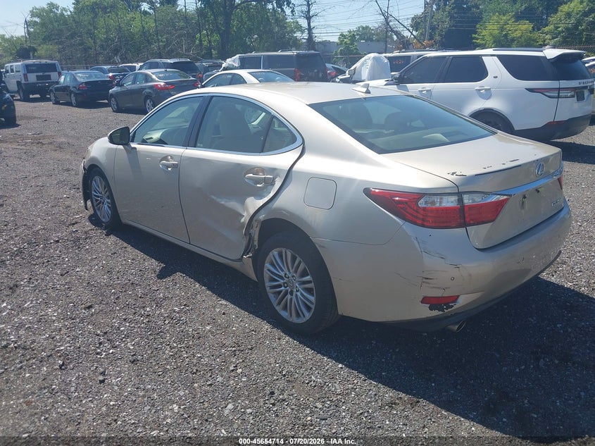 2013 Lexus ES VIN JTHBK1GG9D2067362 IAAI salvage auction — REAR END, Wait Title, sold $1,900 on 2026-08-28 (photo 3)