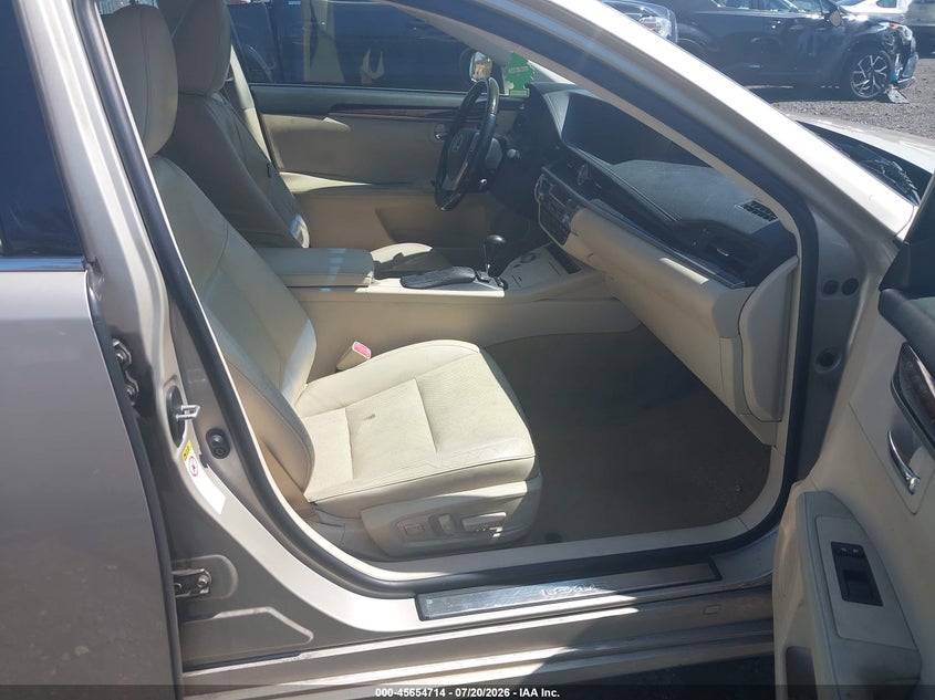 2013 Lexus ES VIN JTHBK1GG9D2067362 IAAI salvage auction — REAR END, Wait Title, sold $1,900 on 2026-08-28 (photo 5)