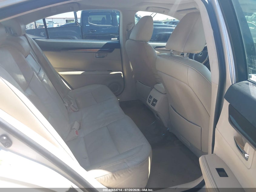 2013 Lexus ES VIN JTHBK1GG9D2067362 IAAI salvage auction — REAR END, Wait Title, sold $1,900 on 2026-08-28 (photo 8)