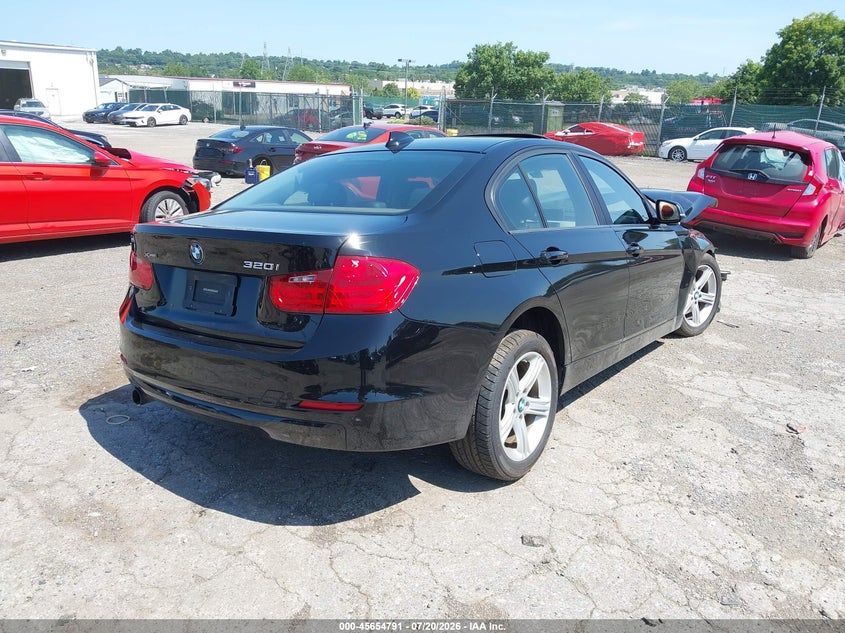 2014 BMW 3er VIN WBA3C3G53ENS69639 IAAI salvage auction — FRONT END, Salvage Title, sold $325 on 2026-08-07 (photo 4)