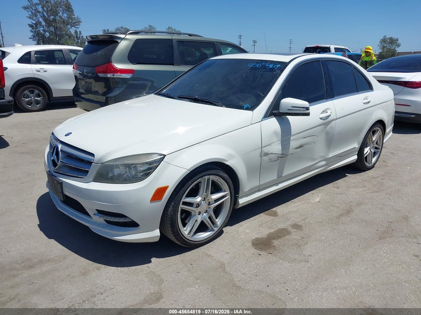 2011 Mercedes-benz C-klasse VIN WDDGF5GB3BR148410 IAAI salvage auction — SIDE, Salvage (California), sold $675 on 2026-07-19 (photo 2)
