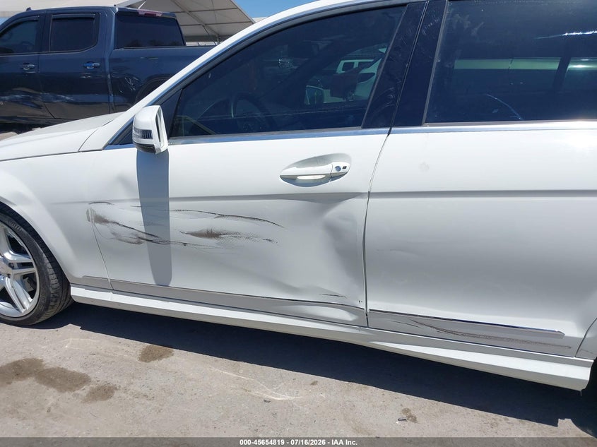 2011 Mercedes-benz C-klasse VIN WDDGF5GB3BR148410 IAAI salvage auction — SIDE, Salvage (California), sold $675 on 2026-07-19 (photo 6)