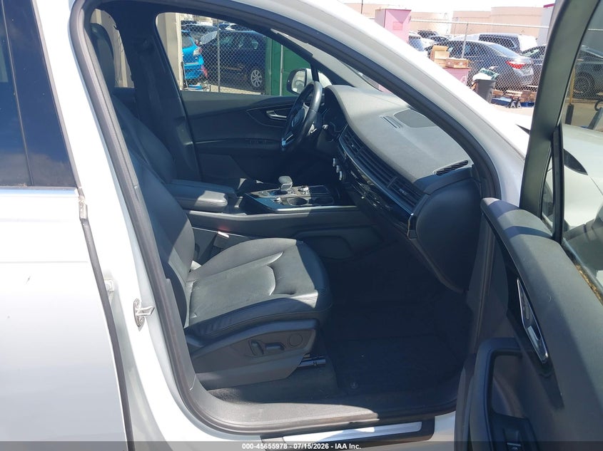 2017 Audi Q7 VIN WA1AHAF7XHD059420 IAAI salvage auction — NORMAL WEAR, Salvage Title, sold $1,050 on 2026-07-21 (photo 5)
