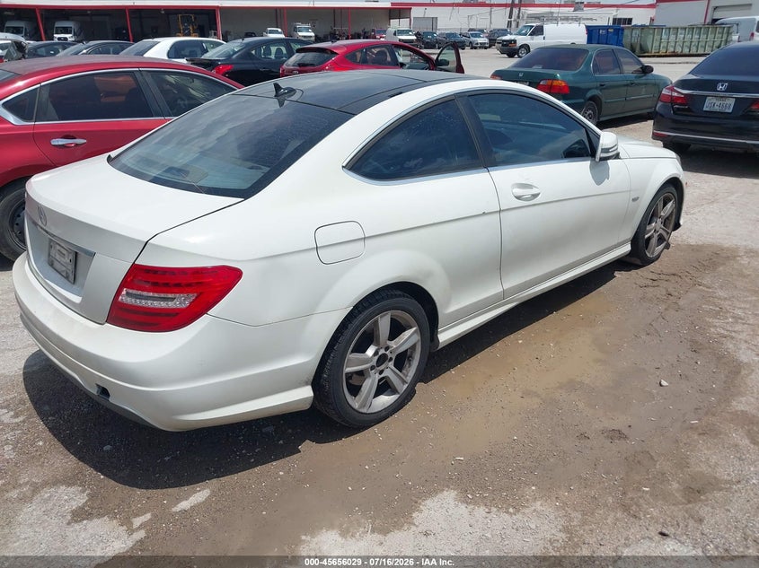2012 Mercedes-benz C-klasse VIN WDDGJ4HB1CF752757 IAAI salvage auction — NORMAL WEAR, Original (Texas), sold $775 on 2026-08-10 (photo 4)