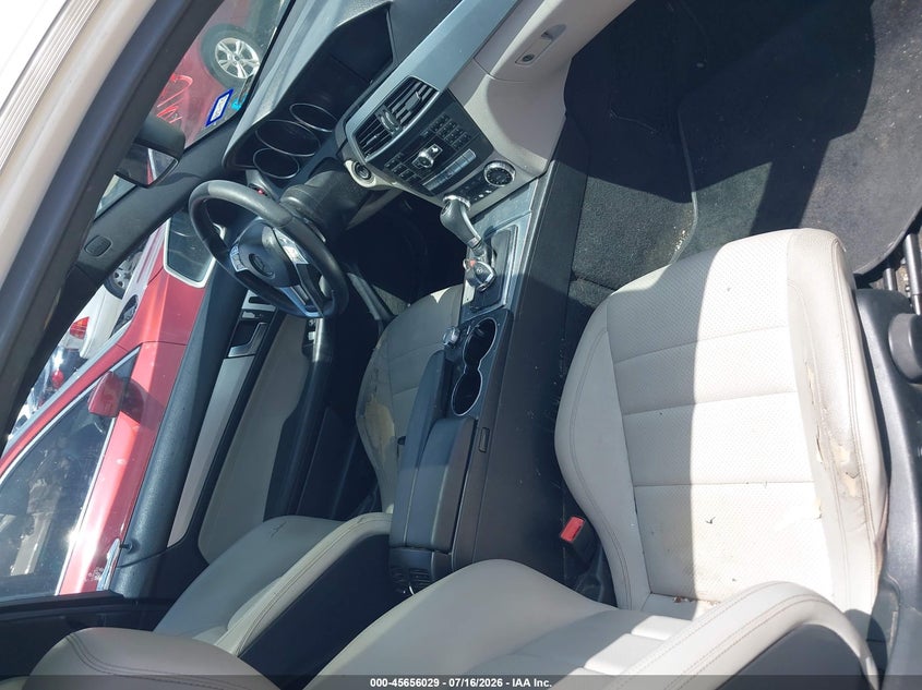 2012 Mercedes-benz C-klasse VIN WDDGJ4HB1CF752757 IAAI salvage auction — NORMAL WEAR, Original (Texas), sold $775 on 2026-08-10 (photo 5)