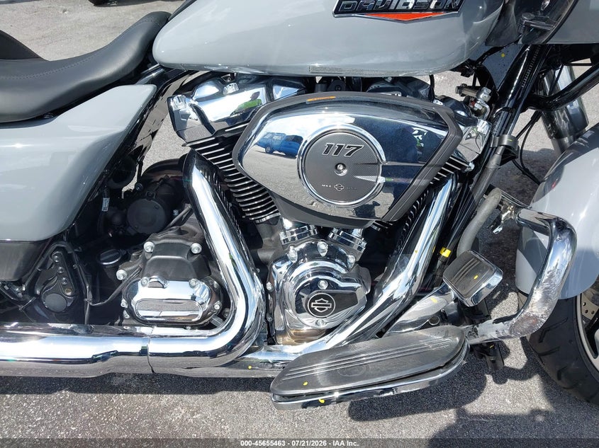 2026 Harley-davidson Road glide VIN 1HD1KH718TB622817 IAAI salvage auction — ROLLOVER, Salvage (South Carolina), sold $12,200 on 2026-08-19 (photo 8)