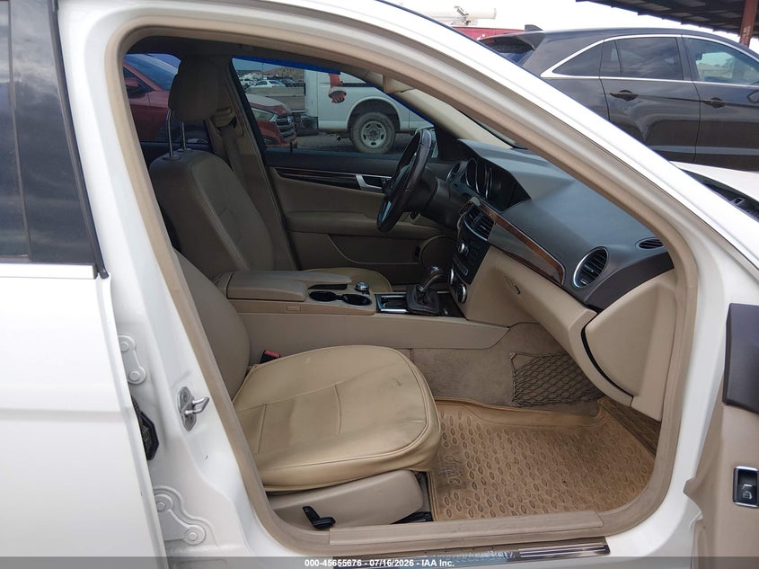 2014 Mercedes-benz C-klasse VIN WDDGF4HB3EA966022 IAAI salvage auction — NORMAL WEAR, Restored (Arizona), sold $25 on 2026-07-28 (photo 5)