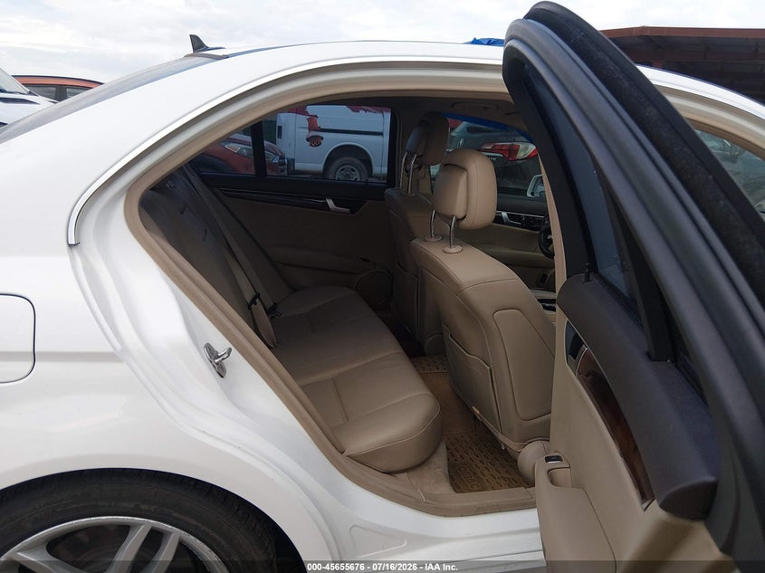 2014 Mercedes-benz C-klasse VIN WDDGF4HB3EA966022 IAAI salvage auction — NORMAL WEAR, Restored (Arizona), sold $25 on 2026-07-28 (photo 8)