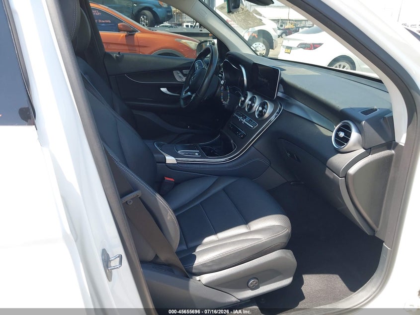 2021 Mercedes-benz Glc VIN W1N0G8DBXMV265077 IAAI salvage auction — SIDE, Salvage (California), sold $9,550 on 2026-09-08 (photo 5)