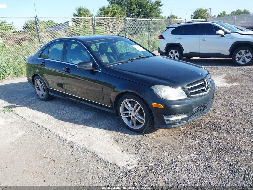 2014 Mercedes-benz C-klasse VIN WDDGF8AB1ER318200 IAAI salvage auction — NORMAL WEAR, Clear (Florida), sold $1,000 on 2026-07-29 (photo 1)