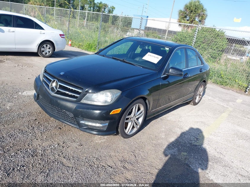 2014 Mercedes-benz C-klasse VIN WDDGF8AB1ER318200 IAAI salvage auction — NORMAL WEAR, Clear (Florida), sold $1,000 on 2026-07-29 (photo 2)