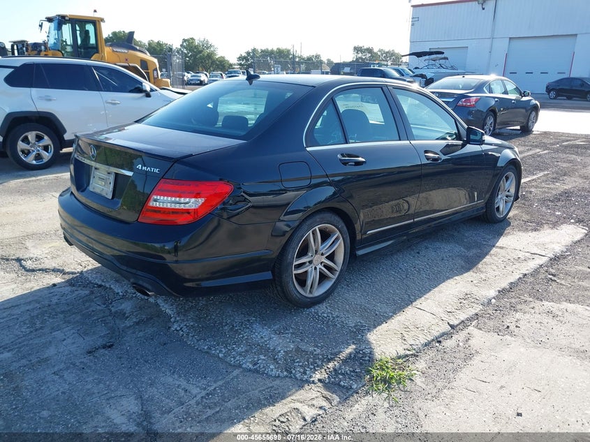 2014 Mercedes-benz C-klasse VIN WDDGF8AB1ER318200 IAAI salvage auction — NORMAL WEAR, Clear (Florida), sold $1,000 on 2026-07-29 (photo 4)