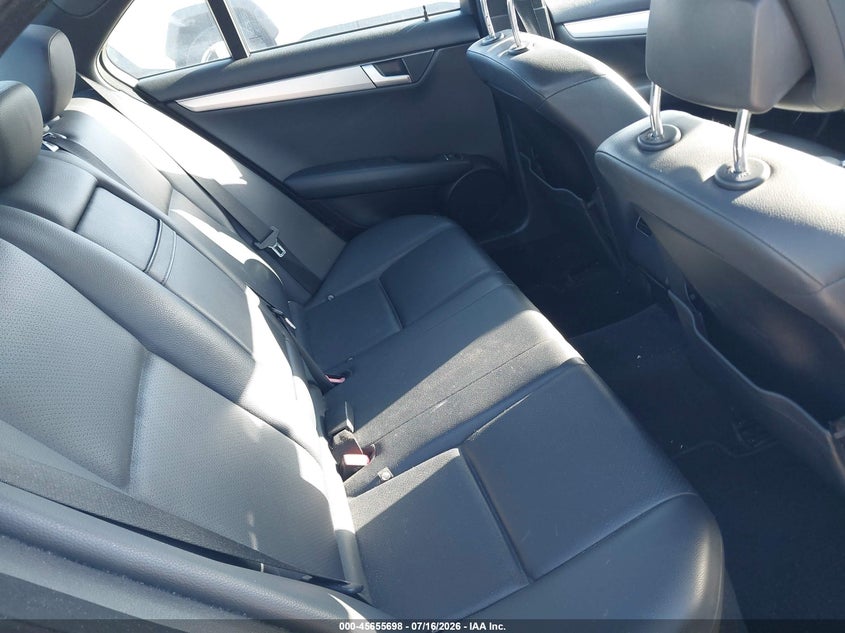 2014 Mercedes-benz C-klasse VIN WDDGF8AB1ER318200 IAAI salvage auction — NORMAL WEAR, Clear (Florida), sold $1,000 on 2026-07-29 (photo 8)