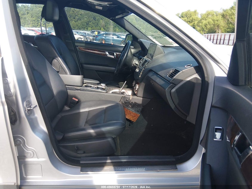 2009 Mercedes-benz C class VIN WDDGF81X69R075744 IAAI salvage auction — NORMAL WEAR, Clear (Alabama), sold $250 on 2026-08-06 (photo 5)