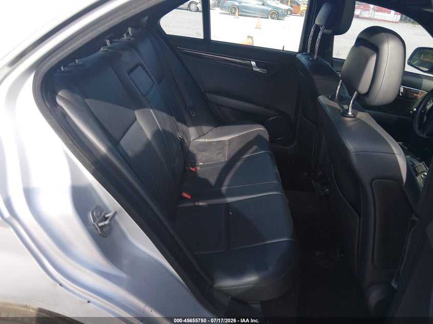 2009 Mercedes-benz C class VIN WDDGF81X69R075744 IAAI salvage auction — NORMAL WEAR, Clear (Alabama), sold $250 on 2026-08-06 (photo 8)