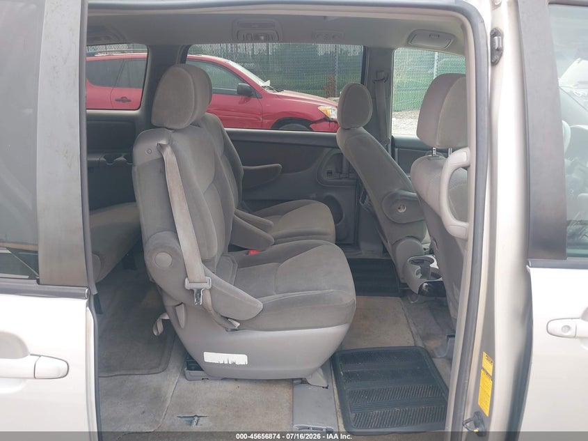 2005 Toyota Sienna VIN 5TDZA23CX5S271934 IAAI salvage auction — NORMAL WEAR, Clear (Pennsylvania), sold $25 on 2026-07-24 (photo 8)