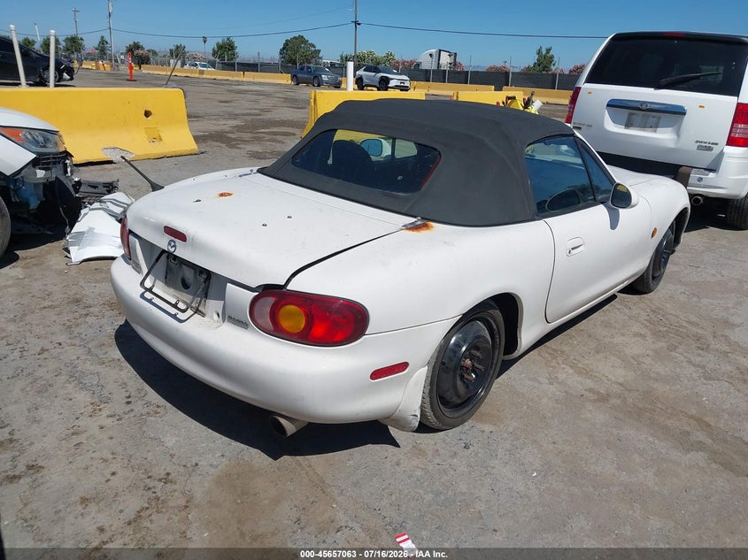 2000 Mazda Mx-5 miata VIN JM1NB353XY0140377 IAAI salvage auction — NORMAL WEAR, Clear - Dealer Only (California), sold $625 on 2026-07-23 (photo 4)