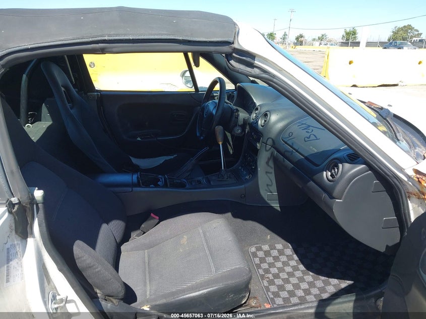 2000 Mazda Mx-5 miata VIN JM1NB353XY0140377 IAAI salvage auction — NORMAL WEAR, Clear - Dealer Only (California), sold $625 on 2026-07-23 (photo 5)