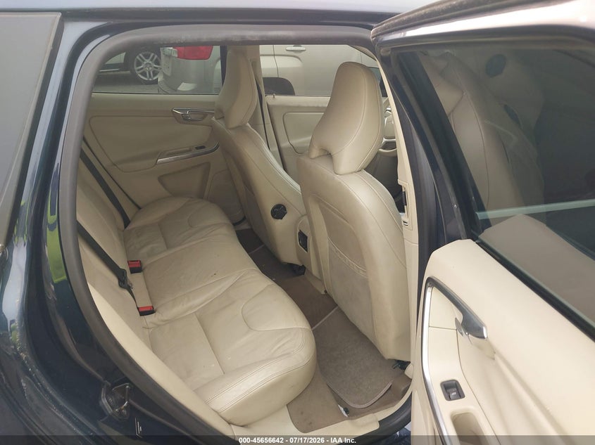 2013 Volvo Xc60 VIN YV4952DL6D2391204 IAAI salvage auction — NORMAL WEAR, Clear (Maryland), sold $625 on 2026-07-30 (photo 8)