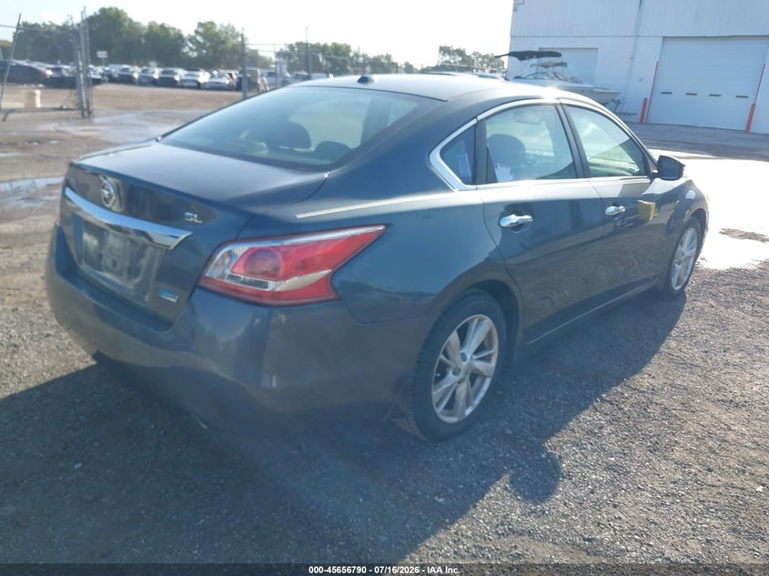 2013 Nissan Altima VIN 1N4AL3AP3DN561767 IAAI salvage auction — NORMAL WEAR, Clear (Florida), sold $400 on 2026-07-23 (photo 4)