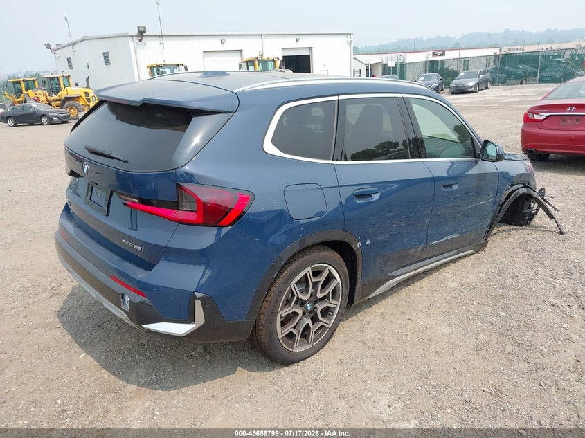 2026 BMW X1 VIN WBX73EF09T5604408 IAAI salvage auction — RIGHT FRONT, Salvage Title, sold $13,200 on 2026-08-15 (photo 4)