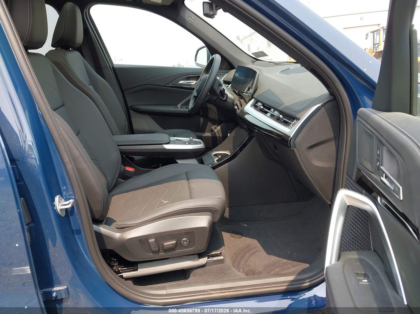 2026 BMW X1 VIN WBX73EF09T5604408 IAAI salvage auction — RIGHT FRONT, Salvage Title, sold $13,200 on 2026-08-15 (photo 5)