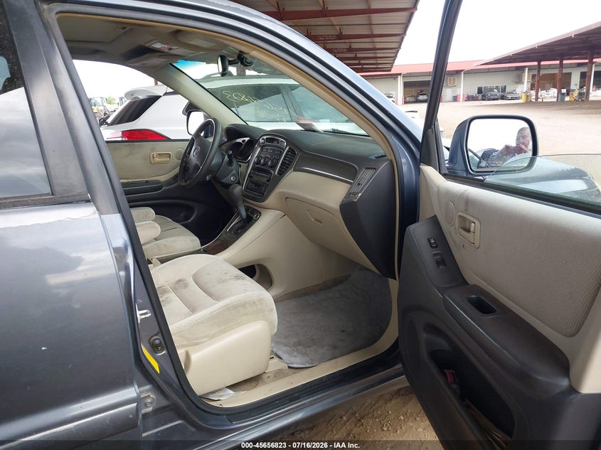 2002 Toyota Highlander VIN JTEGF21A020039377 IAAI salvage auction — NORMAL WEAR, Clear-Dealer Only (Arizona), sold $425 on 2026-07-28 (photo 5)