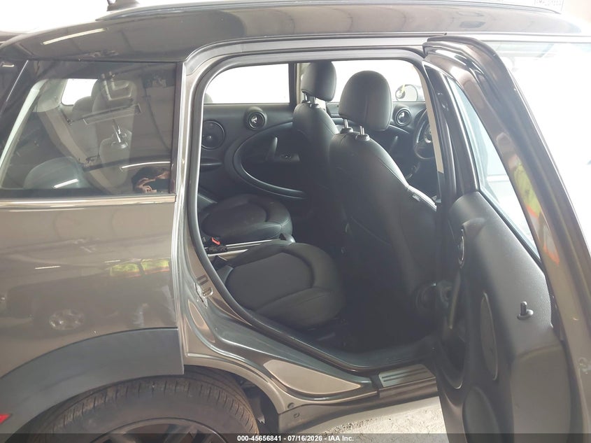 2011 Mini Cooper VIN WMWZC5C57BWH99164 IAAI salvage auction — NORMAL WEAR, Clear (Minnesota), sold $250 on 2026-07-29 (photo 8)