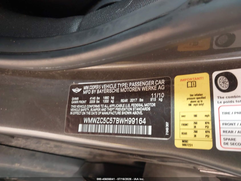 2011 Mini Cooper VIN WMWZC5C57BWH99164 IAAI salvage auction — NORMAL WEAR, Clear (Minnesota), sold $250 on 2026-07-29 (photo 9)