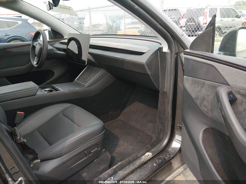 2026 Tesla Model y VIN 7SAYGDED0TF401476 IAAI salvage auction — SIDE, Salvage (Oregon), sold $18,000 on 2026-07-29 (photo 5)