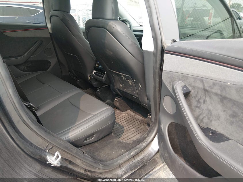 2026 Tesla Model y VIN 7SAYGDED0TF401476 IAAI salvage auction — SIDE, Salvage (Oregon), sold $18,000 on 2026-07-29 (photo 8)