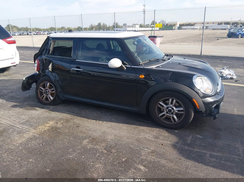 2013 Mini Hard top VIN WMWSU3C59DT544603 IAAI salvage auction — SIDE, Salvage Title, sold $400 on 2026-08-06 (photo 1)