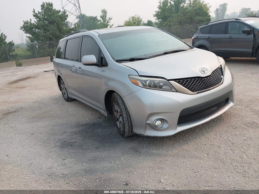 2015 Toyota Sienna VIN 5TDXK3DC8FS640395 IAAI salvage auction — FRONT END, Clear (Wisconsin), sold $25 on 2026-07-28 (photo 1)