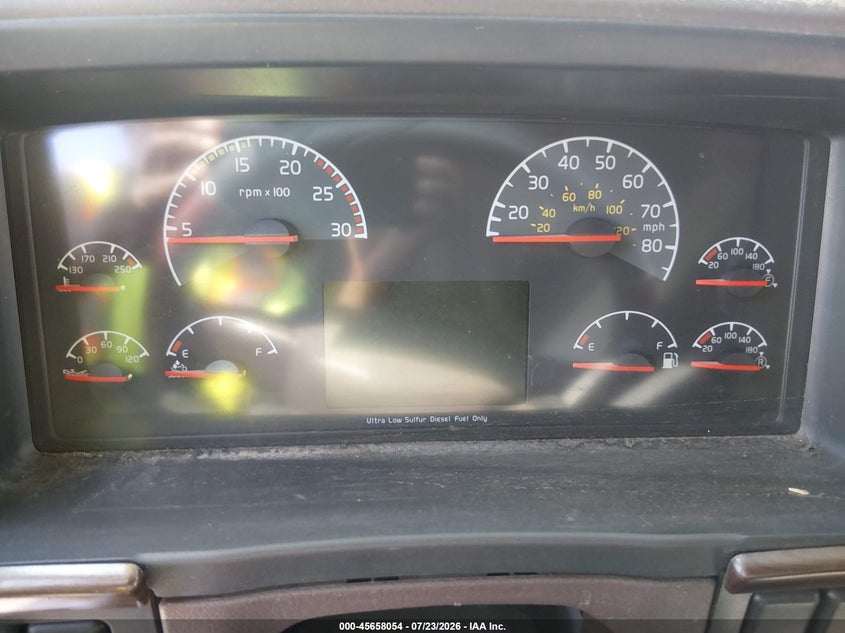 2014 Volvo VIN 4V4NC9EH1EN167756 IAAI salvage auction — RIGHT SIDE, Salvage (Missouri), sold $3,500 on 2026-09-03 (photo 5)
