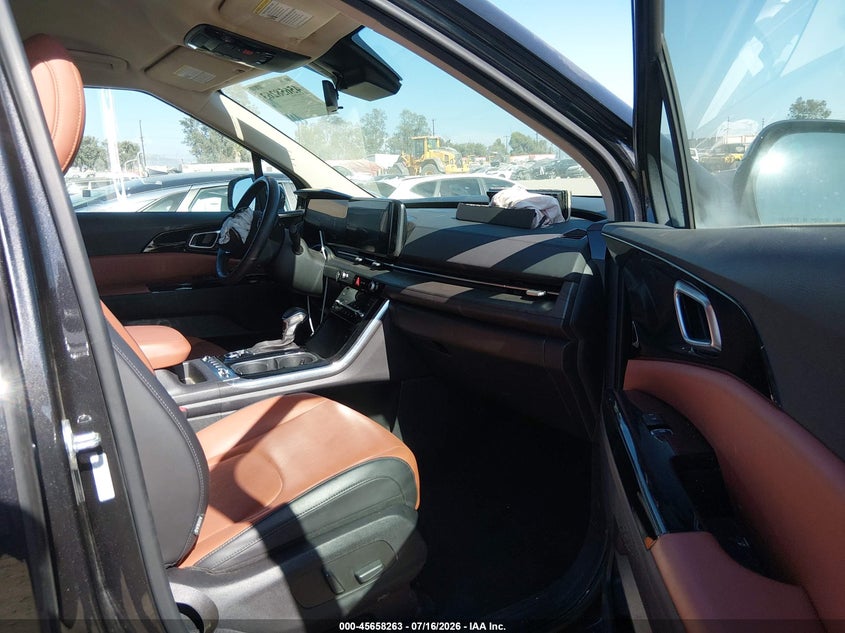 2024 Kia Carnival VIN KNDNE5H37R6402479 IAAI salvage auction — RIGHT FRONT, Salvage Title, sold $12,700 on 2026-07-29 (photo 5)