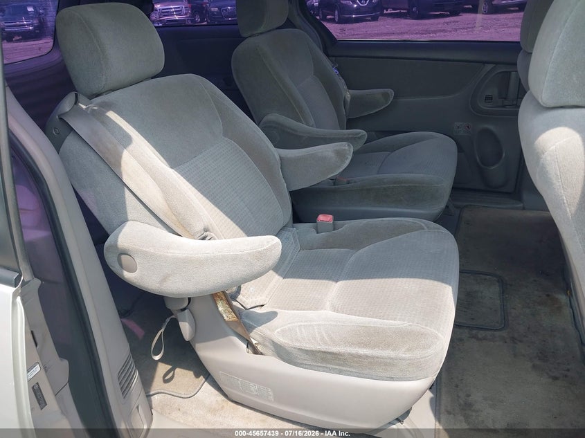 2007 Toyota Sienna VIN 5TDZK23C77S095862 IAAI salvage auction — NORMAL WEAR, Clear (Illinois), sold $25 on 2026-07-29 (photo 8)