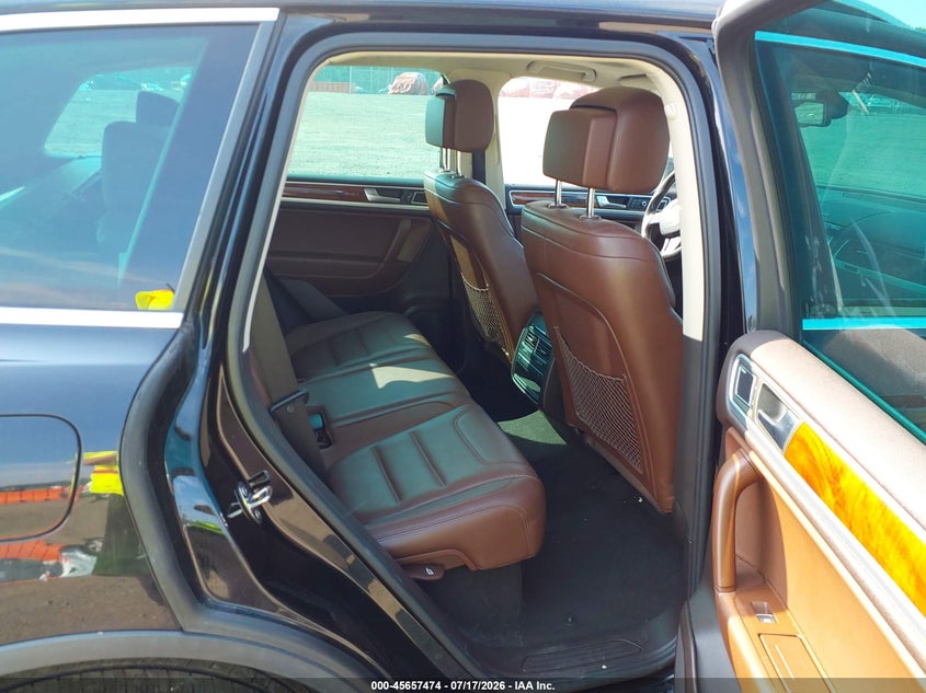 2012 Volkswagen Touareg VIN WVGFK9BPXCD000292 IAAI salvage auction — NORMAL WEAR, Clear (New Jersey), sold $125 on 2026-07-30 (photo 8)