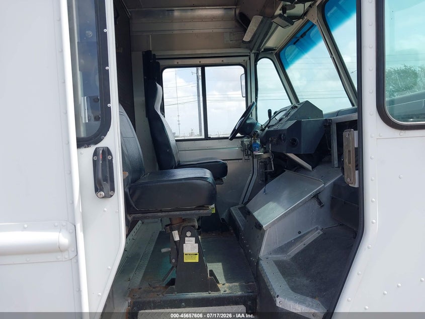 2016 Ford E-350 VIN 1FC3E3KL7GDC14168 IAAI salvage auction — NORMAL WEAR, Sf97 (Texas), sold $7,000 on 2026-09-01 (photo 5)