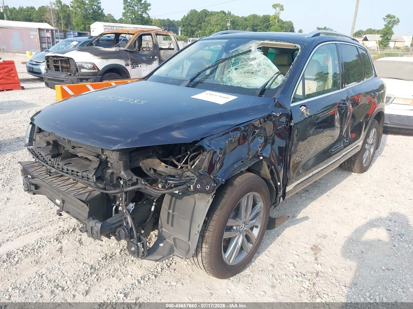 2016 Volkswagen Touareg VIN WVGEF9BP9GD004985 IAAI salvage auction — FRONT END, Salvage Title, sold $3,650 on 2026-08-11 (photo 2)