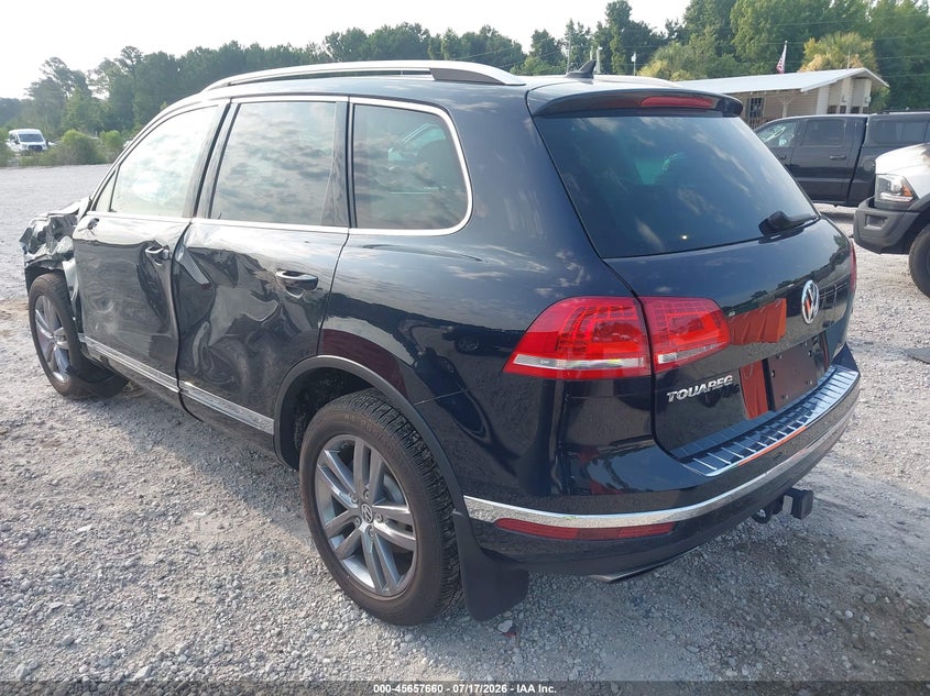 2016 Volkswagen Touareg VIN WVGEF9BP9GD004985 IAAI salvage auction — FRONT END, Salvage Title, sold $3,650 on 2026-08-11 (photo 3)
