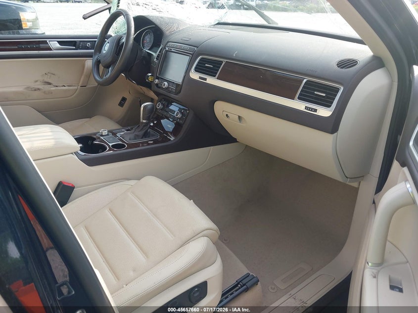 2016 Volkswagen Touareg VIN WVGEF9BP9GD004985 IAAI salvage auction — FRONT END, Salvage Title, sold $3,650 on 2026-08-11 (photo 5)
