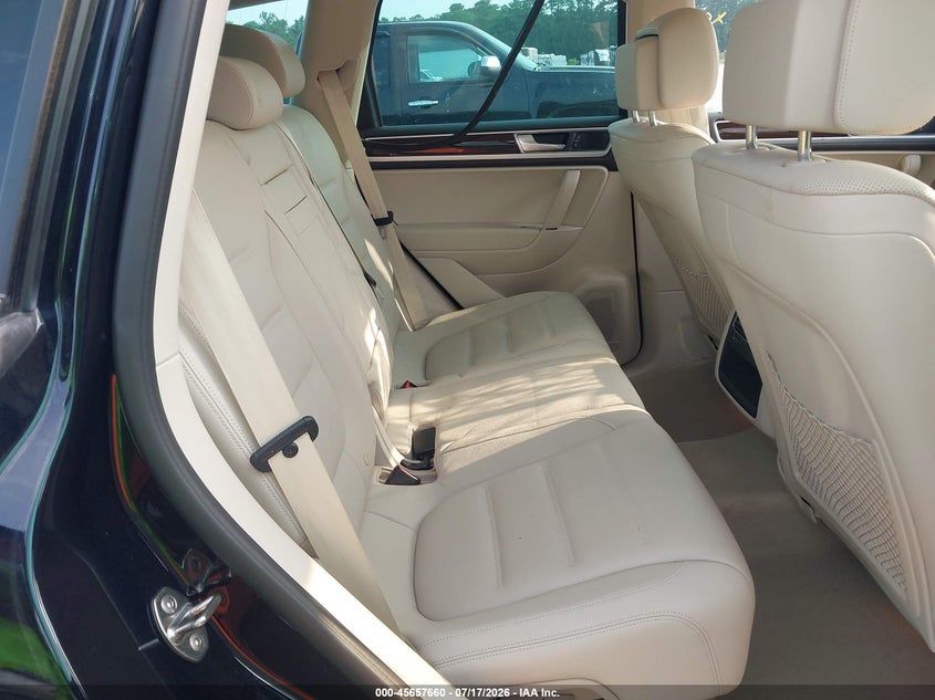 2016 Volkswagen Touareg VIN WVGEF9BP9GD004985 IAAI salvage auction — FRONT END, Salvage Title, sold $3,650 on 2026-08-11 (photo 8)