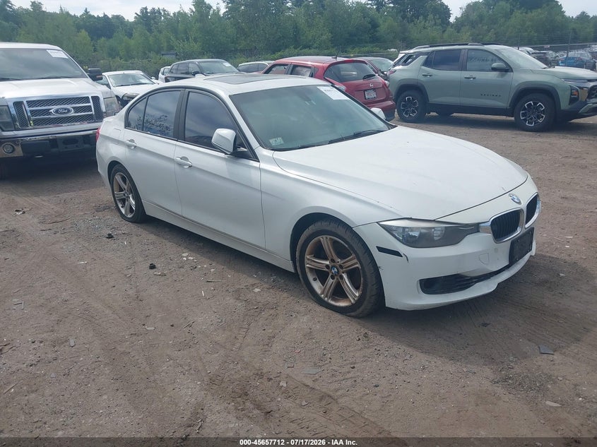 2013 BMW 3er VIN WBA3B5C5XDF592387 IAAI salvage auction — NORMAL WEAR, Clear (Massachusetts), sold $650 on 2026-07-31 (photo 1)